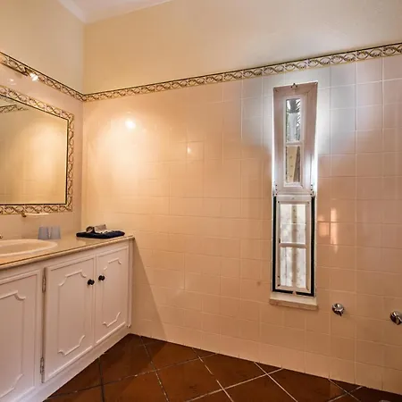 וילה Bitoque *